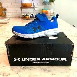 UNDER ARMOUR Blue Camo No Tie Shoes 3Y